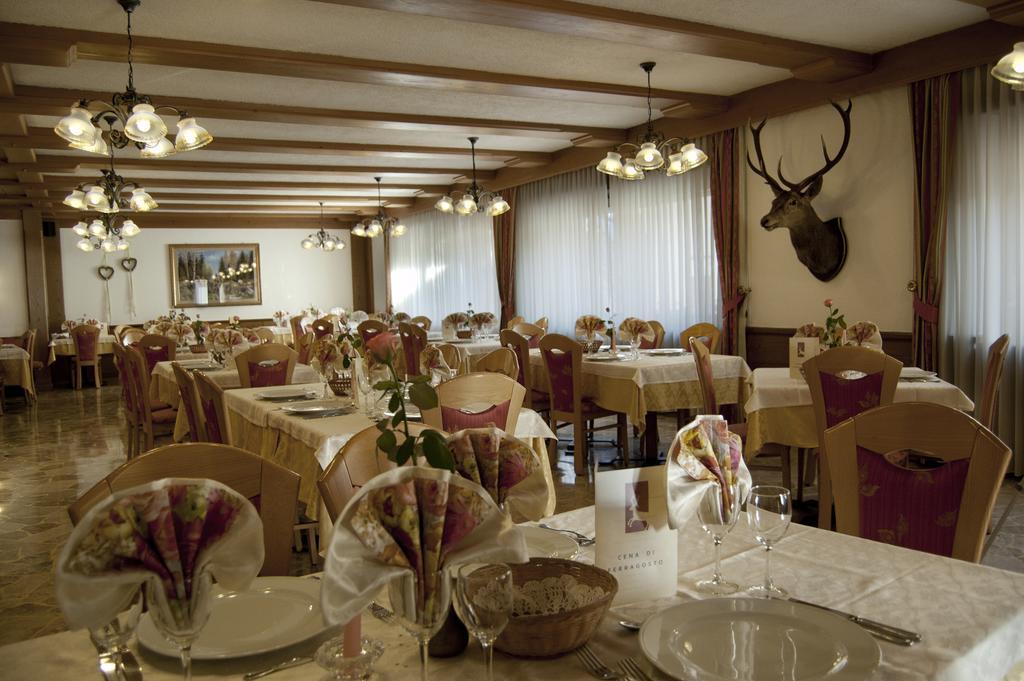 Hotel Al Cervo Тезеро Екстериор снимка