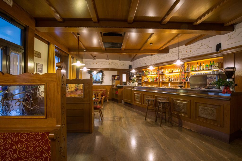 Hotel Al Cervo Тезеро Екстериор снимка