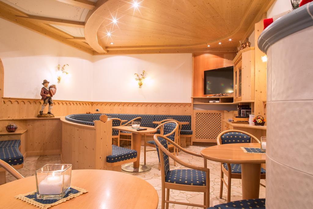 Hotel Al Cervo Тезеро Екстериор снимка